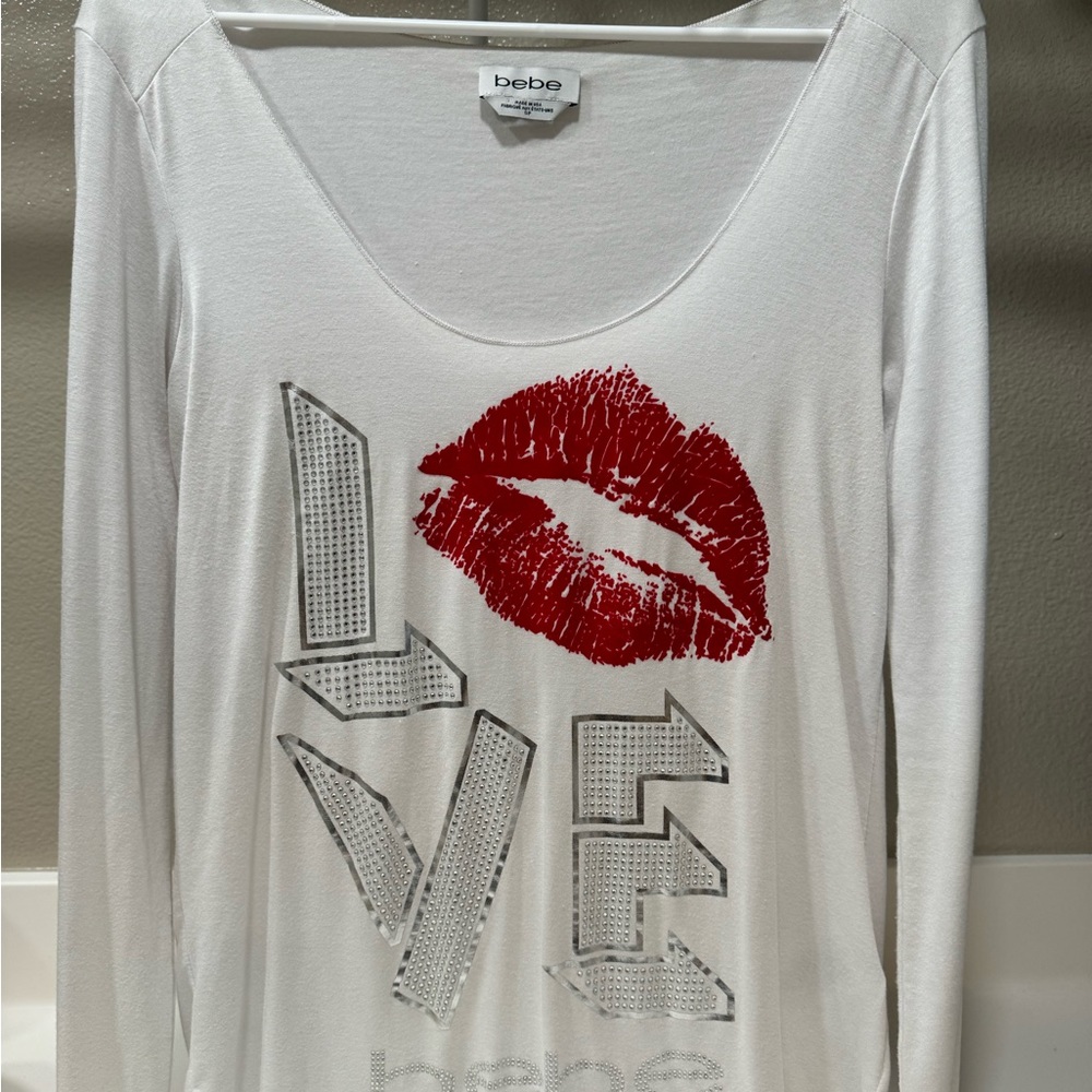 Bebe long sleeved blouse with lips